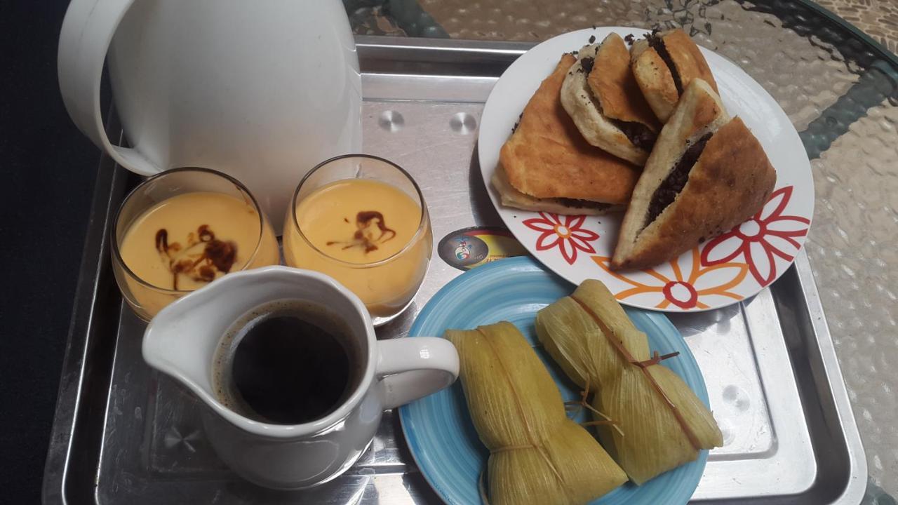 Don Alejandro Bed & Breakfast Trujillo Bagian luar foto